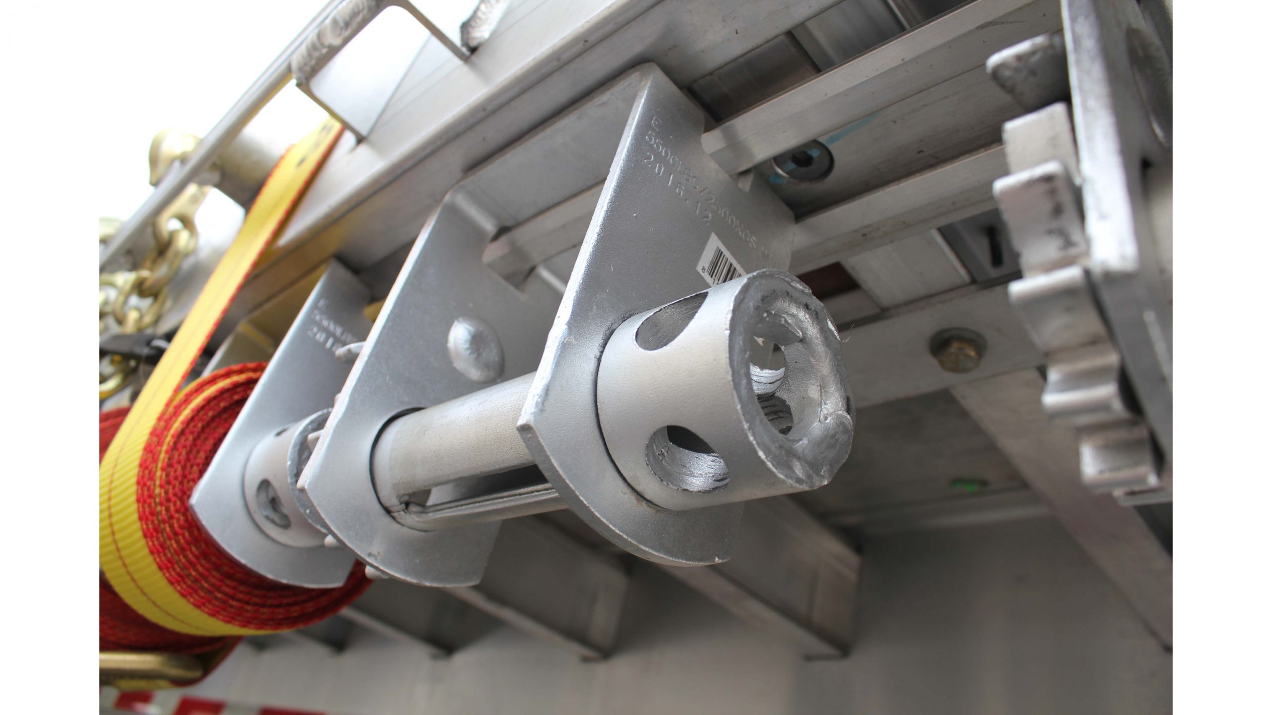 DOUBLE L-TRACK BOTTOM MOUNTED SLIDING WINCH - Image 3